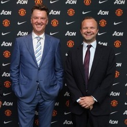 Van Gaal Boleh Beli Pemain Seharga Rp 1,3 Triliun