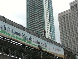 Agustinus Masih Ngendon di Atap Jembatan di Jl Thamrin