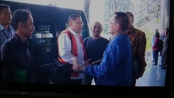 Cipika-cipiki, Anas dan Ruhut pun Berbincang Soal Jokowi