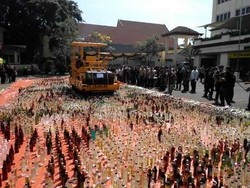 Jelang Lebaran, Polres Jakut Musnahkan 24.540 Botol Miras