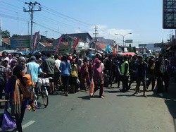 Jembatan Comal Dibuka, Pasar Tumpah Masih Mengancam Pemudik di Pantura