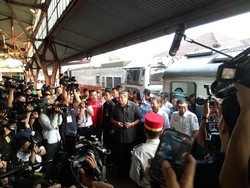 Datang ke Stasiun Senen, SBY Lepas KA Majapahit Tujuan Malang