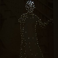 Seniman Ini Temukan Banyak Hantu di Foto Tua