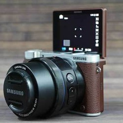Samsung NX3000: Tampang Retro yang Asyik Diajak Selfie