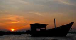 Sunset di Pesisir Suramadu