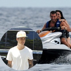 Selena Gomez Asyik Main Jetski, Justin Bieber Jalan-jalan di Los Angeles