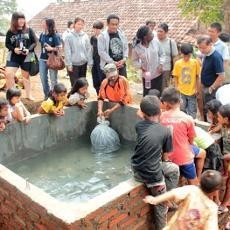 Mahasiswa 7 Negara Bantu Pembangunan Fasum 6 Dusun di Mojokerto