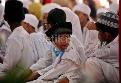 Yatim, Hapus Air Matamu Nak!