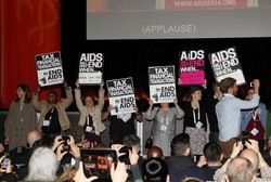 Bicara di Konferensi AIDS, Bill Clinton Menuai Protes