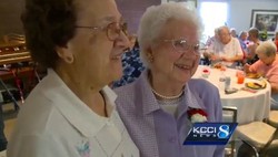 2 Wanita Berusia 100 Tahun Ini Rayakan Persahabatan Selama 72 Tahun