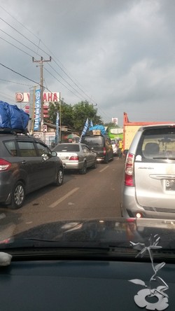 Macet Parah di Karawang Timur, Mobil Bergerak Bak Siput