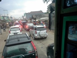 Macet Parah! Simpang Cikopo - Simpang Jomin 3,5 Jam