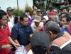 Warga Serbu Bazar Murah di Kelurahan Pisangan