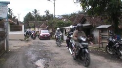 Imbas Jembatan Cibaruyan, Jalur Alternatif yang Sempit ini Kini Padat