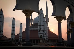 Pesona Senja di Masjid Agung Jawa Tengah