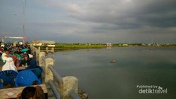 Santai Sore di Jembatan Lamteh, Aceh Besar