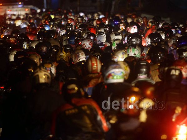 Ribuan Pemudik Padati Karawang