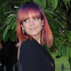 Duh, Lily Allen Kritik Album Sendiri