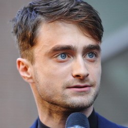 Daniel Radcliffe Sempat Tak Percaya Diri Beradegan Tanpa Busana