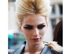 Model Androgini, Andrej Pejic Umumkan Dirinya Transgender Sebagai Wanita