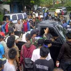 Diusir Warga, Pemasangan Plakat Bebas Prostitusi di Jarak-Dolly Gagal