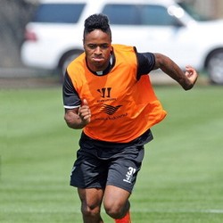 Dapat Saingan Baru, Sterling Harus Terus Kerja Keras