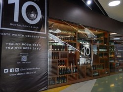 Harmoni Cita Rasa Timur dan Barat di Fine Dining District 10