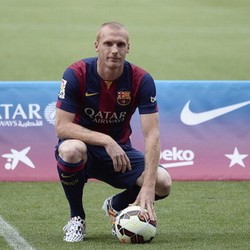 Mathieu Lebih Nyaman Jadi Bek Tengah