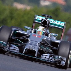 Hamilton Tercepat di Latihan Pertama