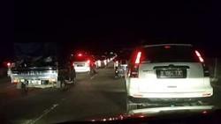 Puncak Arus Mudik, Pintu Tol Cirebon Arah Tegal Macet 6 Km