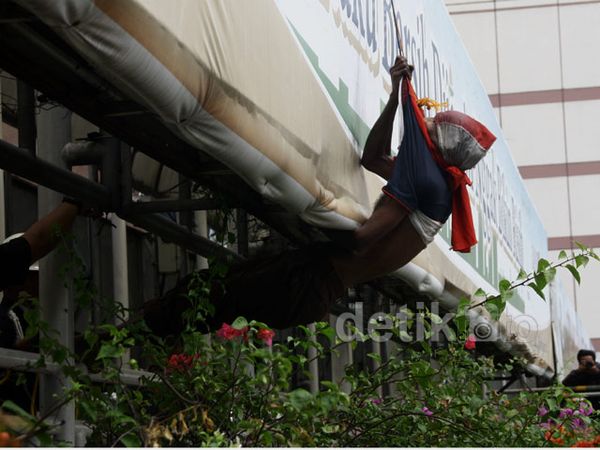 Agustinus Mencoba Bunuh Diri