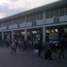 Puncak Arus Mudik di Terminal Bungurasih Diprediksi Tembus 100 Ribu Orang