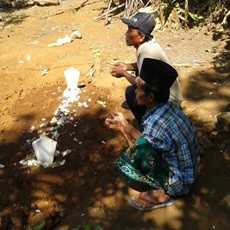 Racik Petasan, Kenek Angkot Tewas