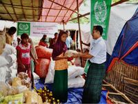 Bantuan Makanan Untuk Pengungsi Myanmar