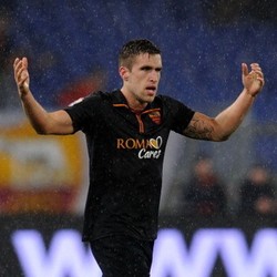 Van Gaal Akan Pantau Strootman