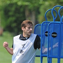 Cedera Lutut, Lallana Bakal Absen di Awal Musim