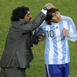 Maradona: Bersamaku, Messi Main Lebih Baik