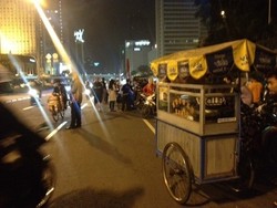 Warga Kerumuni Bundaran HI, Lalu-lintas Padat