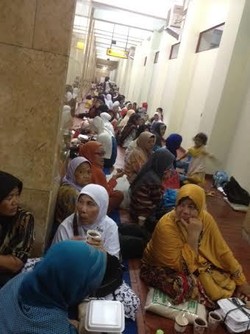 Ribuan Orang Hadiri Pembagian Zakat Fitrah di Masjid Istiqlal