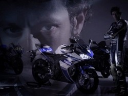 Valentino Rossi Jadi Bintang Iklan Yamaha R25