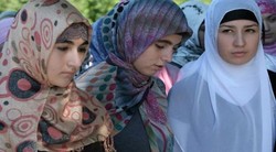 Haruskah Karyawati Saya Berjilbab?