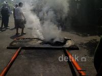 Pemasangan Papan Kampung Bebas Prostitusi Rusuh