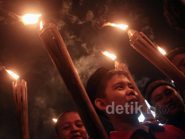 Pawai Obor Sambut Idul Fitri