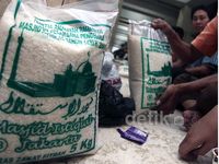 Pembagian Zakat Fitrah di Masjid Istiqlal