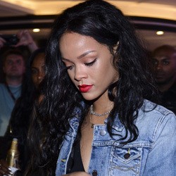 Kirim Surat Ancaman ke Rumah Rihanna, Seorang Gelandangan Ditangkap Polisi