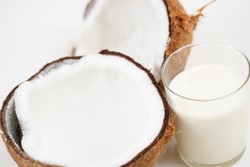 Mau Bikin Sayur Gurih atau Opor? Agar Tak Mudah Basi Perhatikan Pembuatan Santannya