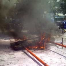 Pemasangan Papan Kampung Bebas Prostitusi di Dolly Rusuh