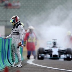 Mercedes Selidiki Penyebab Terbakarnya Mobil F1 W05 Milik Hamilton
