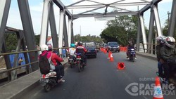 Jembatan Comal Dibuka 2 Arah dan Masih Banyak Pemudik, Arus Lalin Macet