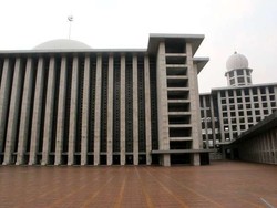 Ribuan Jemaah Mulai Memadati Masjid Istiqlal